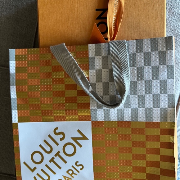 LOUIS VUITTON Monogram Classic Shawl - NEW - Picture 12 of 16